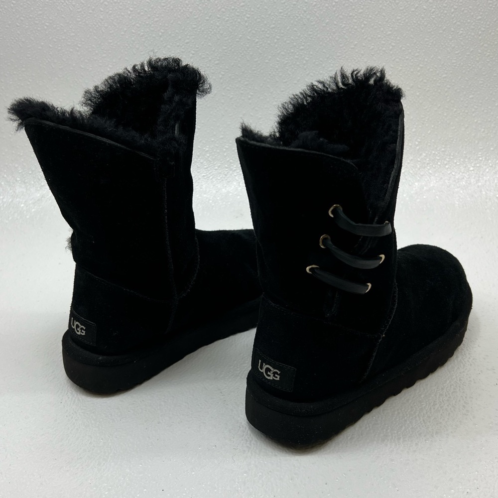 UGG 1018629 Women's Insulated Winter Warm Boots Size 6